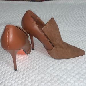 Joe fresh pump caramel fur heels